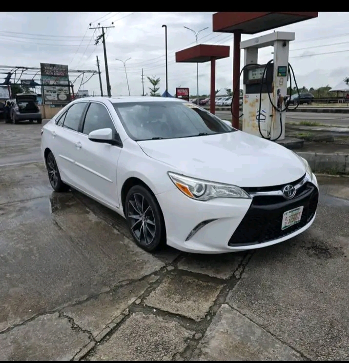 2016 Toyota Camry โ photo 1