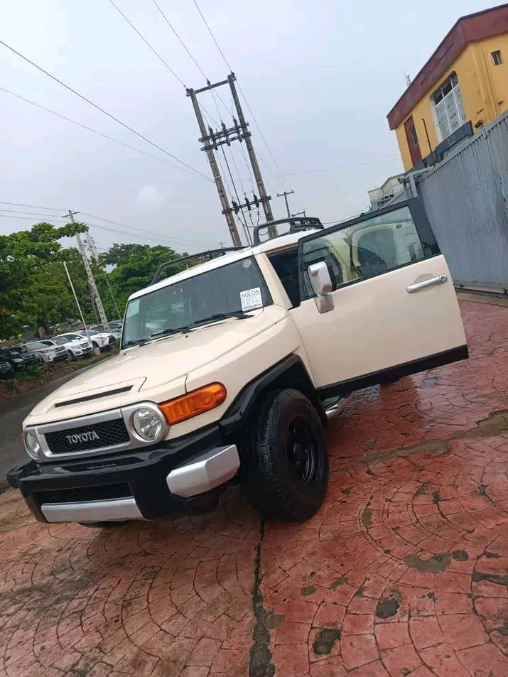 2008 Toyota FJ Cruiser โ photo 1