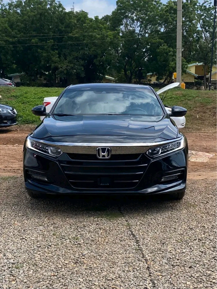 2018 Honda Accord โ photo 1