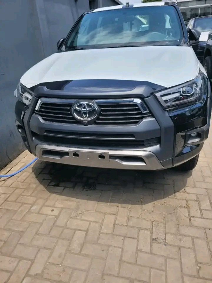 2025 Toyota Hilux