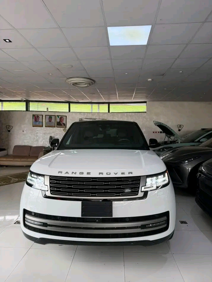 2026 Range Rover Vogue โ photo 1