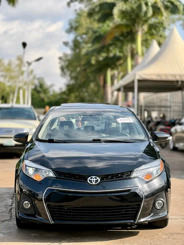 2014 Toyota Corolla Sport โ photo 1