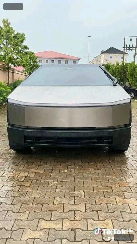 2019 Tesla Cybertruck โ photo 1