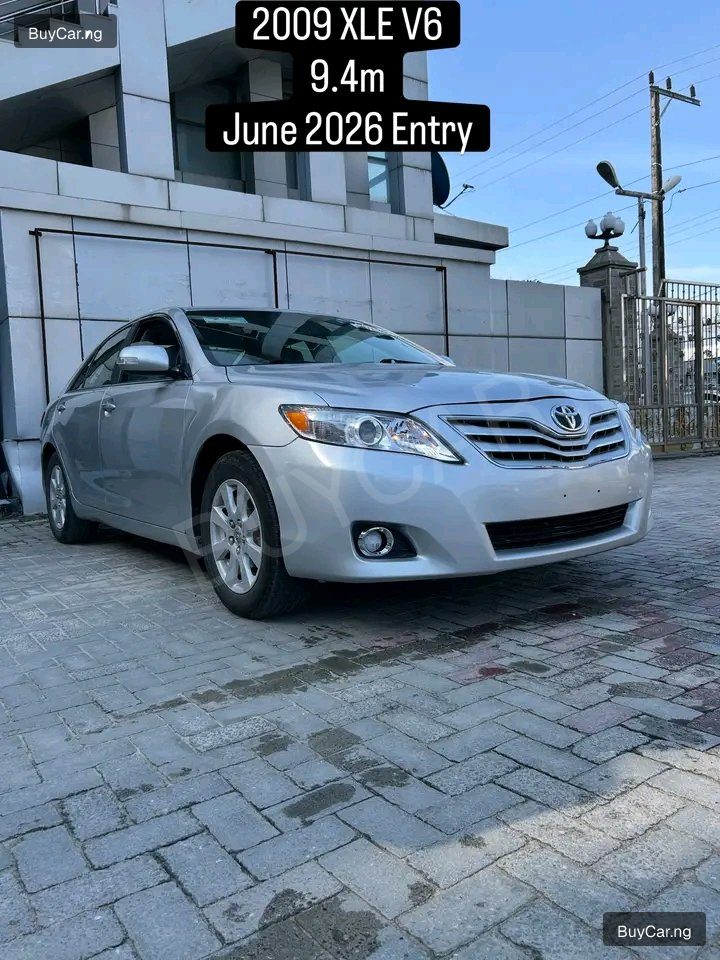 2009 Toyota Camry XLE V6 โ photo 1