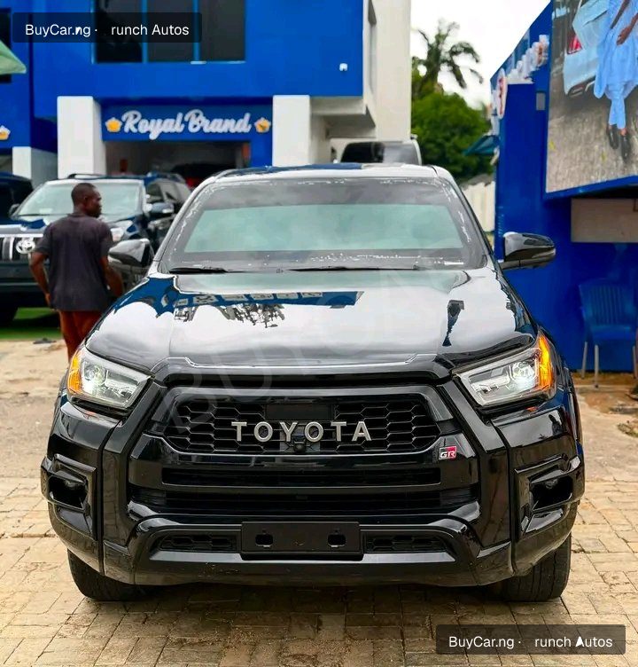 2023 Toyota Hilux โ photo 1