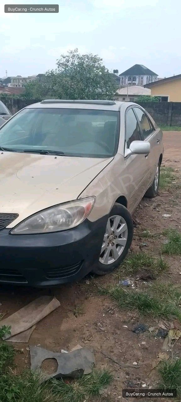 2004 Toyota Camry โ photo 1