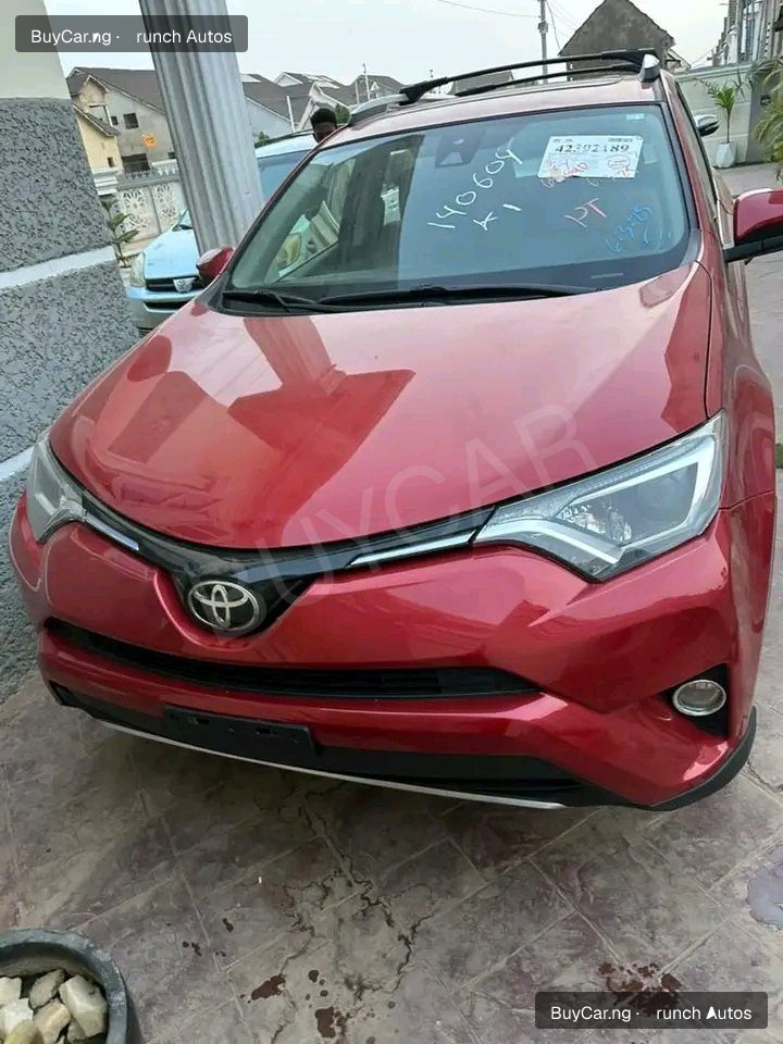 2018 Toyota RAV4 โ photo 1