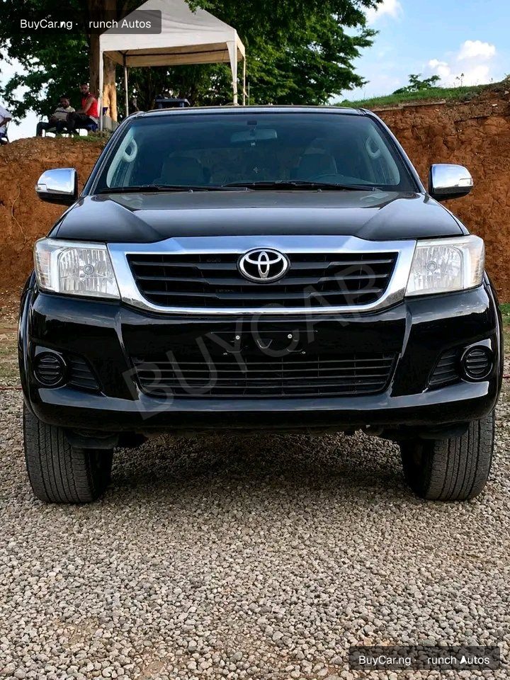 2010 Toyota Hilux โ photo 1