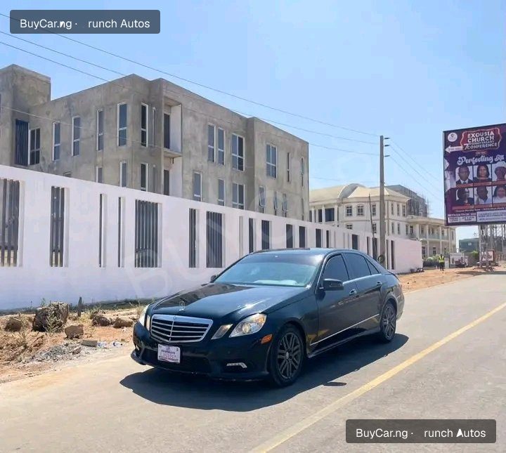 2010 Mercedes Benz E350 โ photo 1