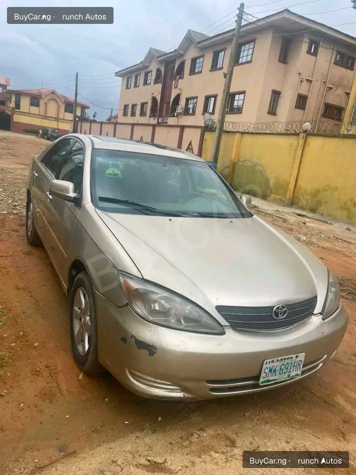 2004 Toyota Camry โ photo 1