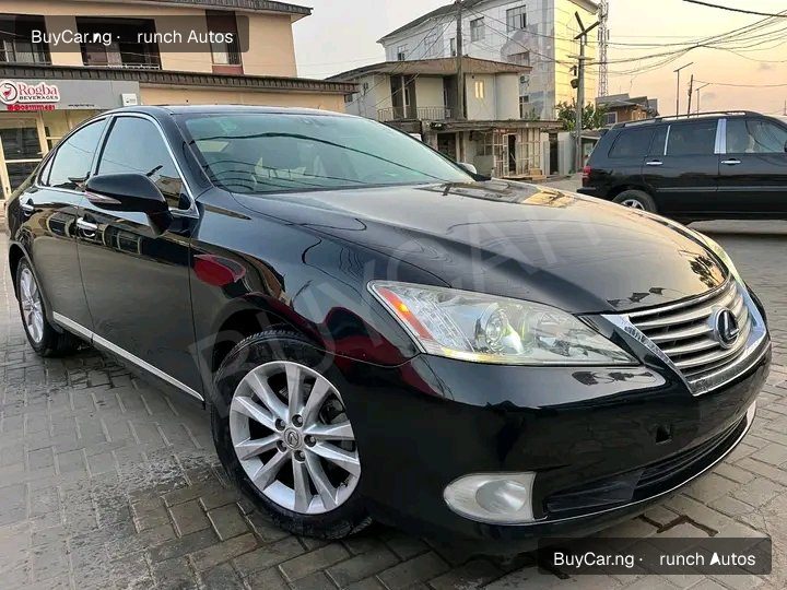 2012 Lexus ES350 โ photo 1
