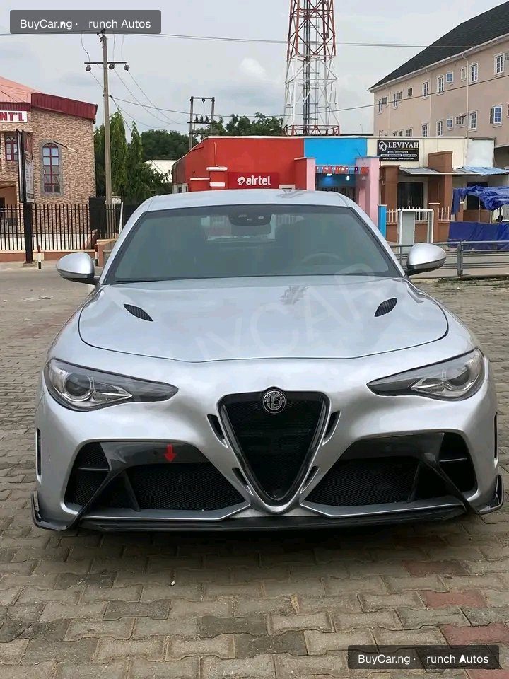 2018 Alfa Romeo Giulia — photo 1