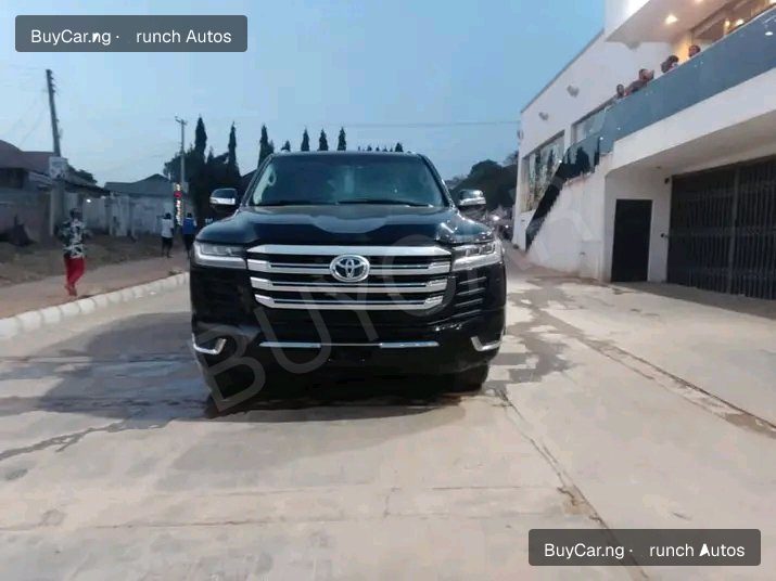 2016 Toyota Land Cruiser — photo 1