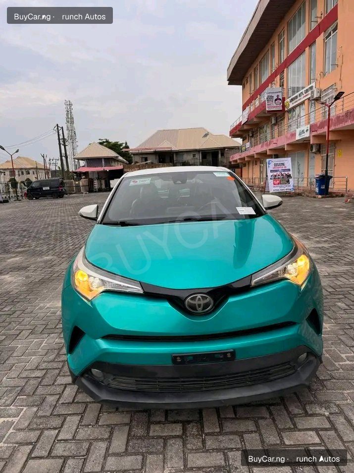 2018 Toyota CHR โ photo 1