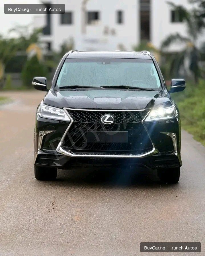 2013 Lexus LX570 โ photo 1