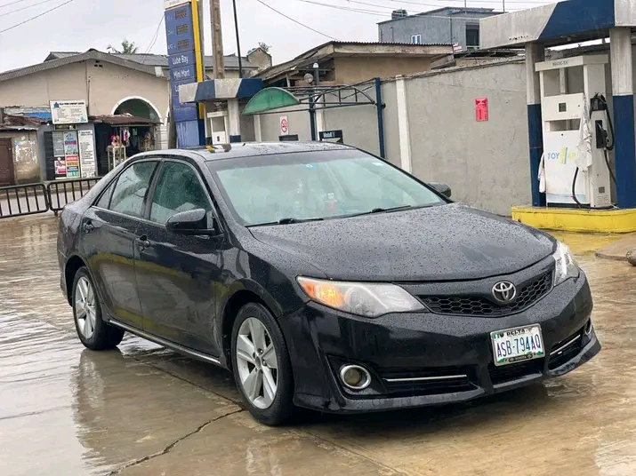 2013 Toyota Camry โ photo 1