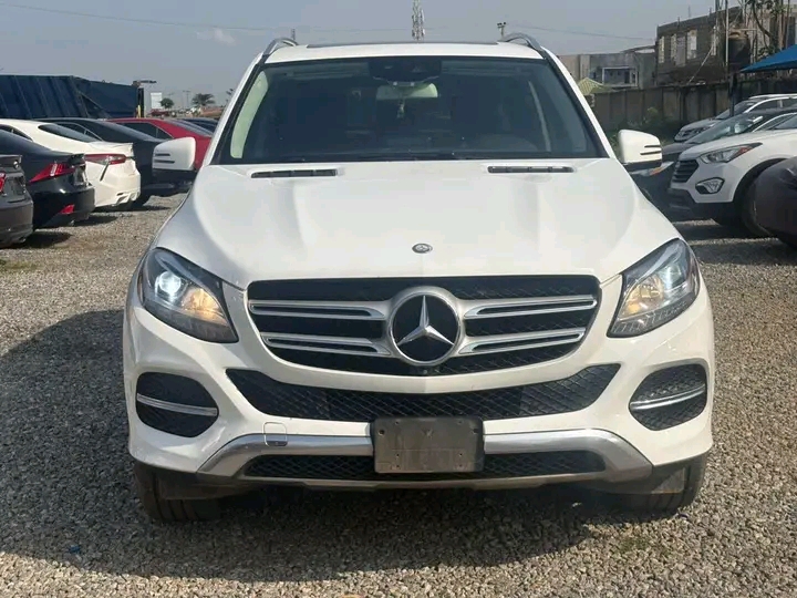 2017 Mercedes Benz GLE โ photo 1