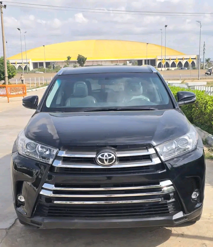 2016 Toyota Highlander โ photo 1
