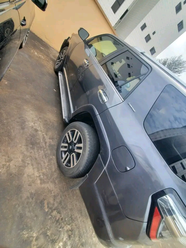 2018 Toyota 4Runner โ photo 1