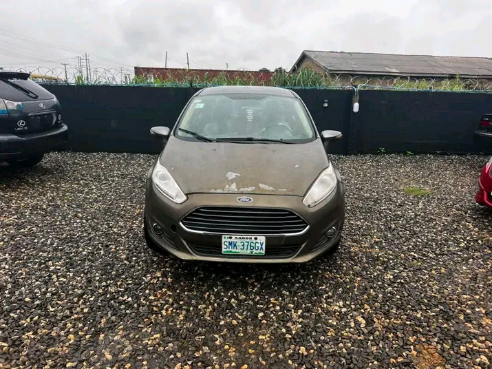2015 Ford Fiesta โ photo 1
