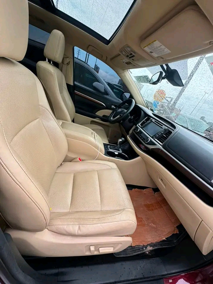 2016 Toyota Highlander โ photo 1
