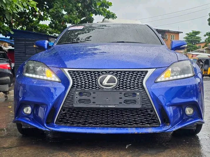 2010 Lexus IS250 โ photo 1