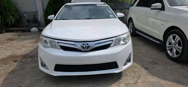 2012 Toyota Camry โ photo 1