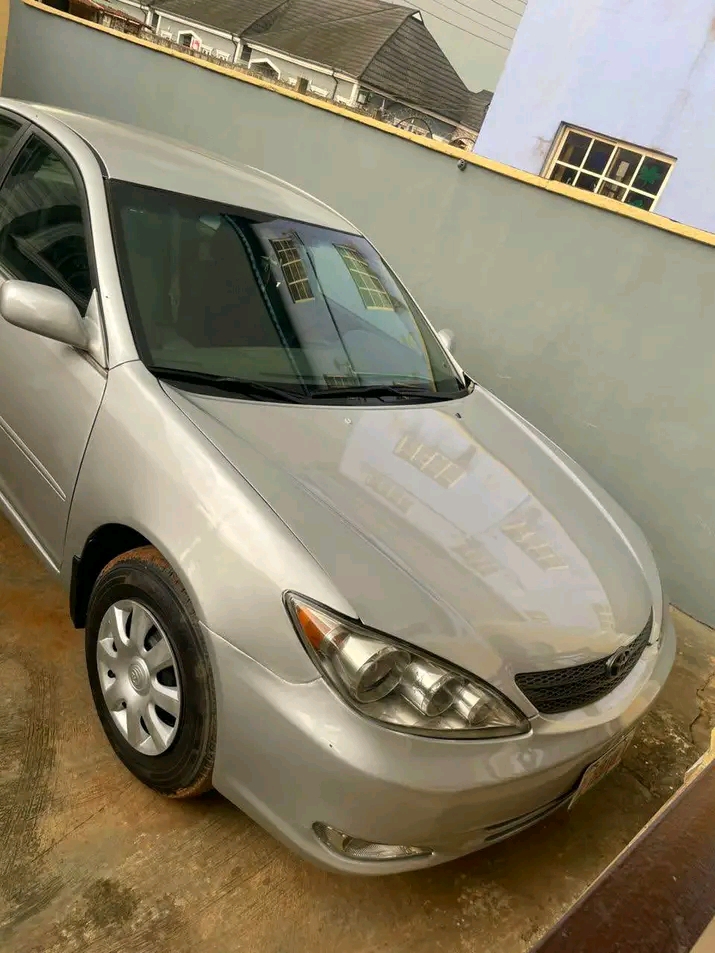 2004 Toyota Camry โ photo 1