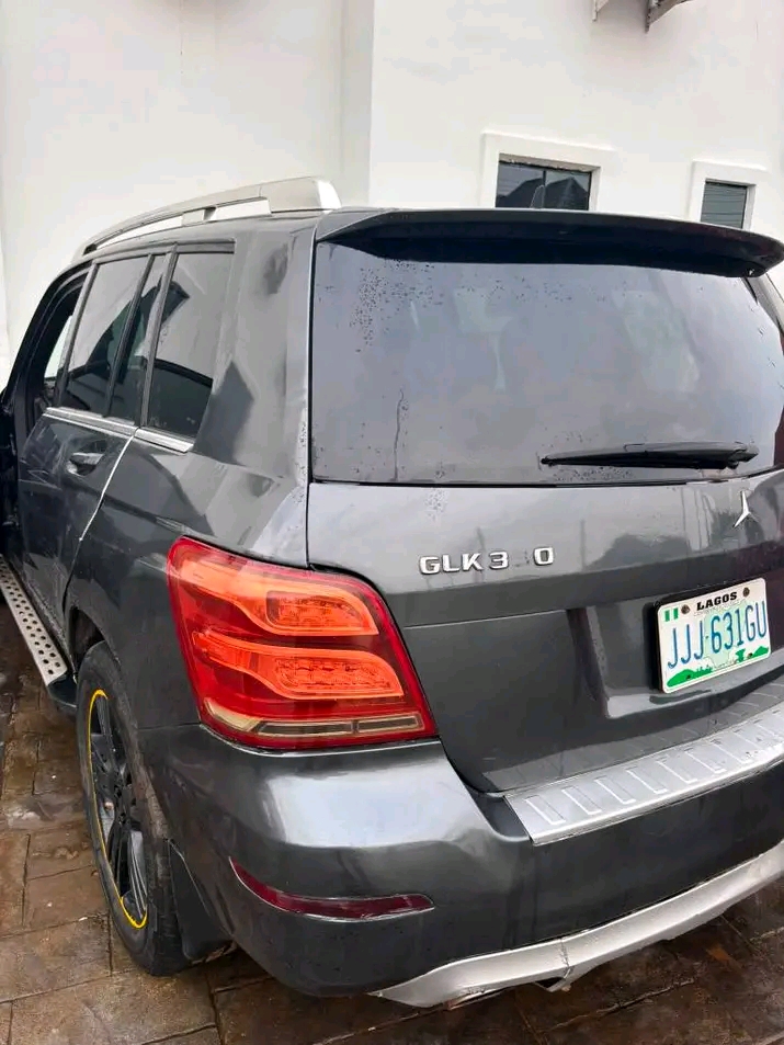 2010 Mercedes-Benz GLK โ photo 1