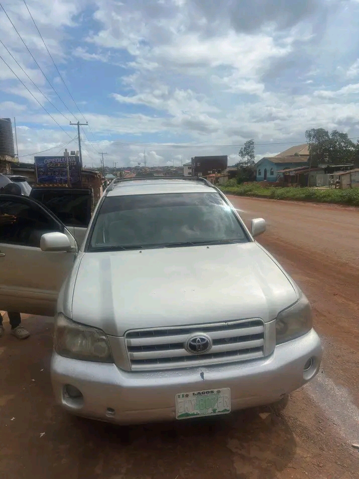 2004 Toyota Highlander โ photo 1