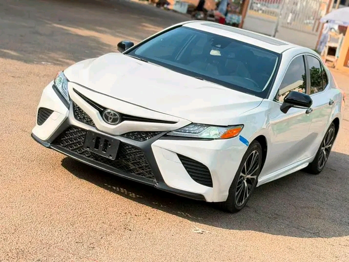2017 Toyota Camry โ photo 1