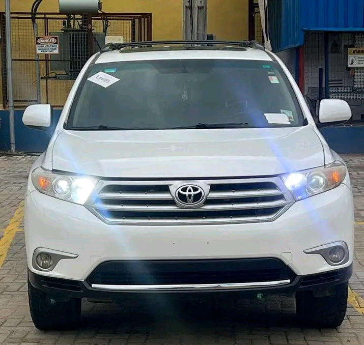 2012 Toyota Highlander โ photo 1