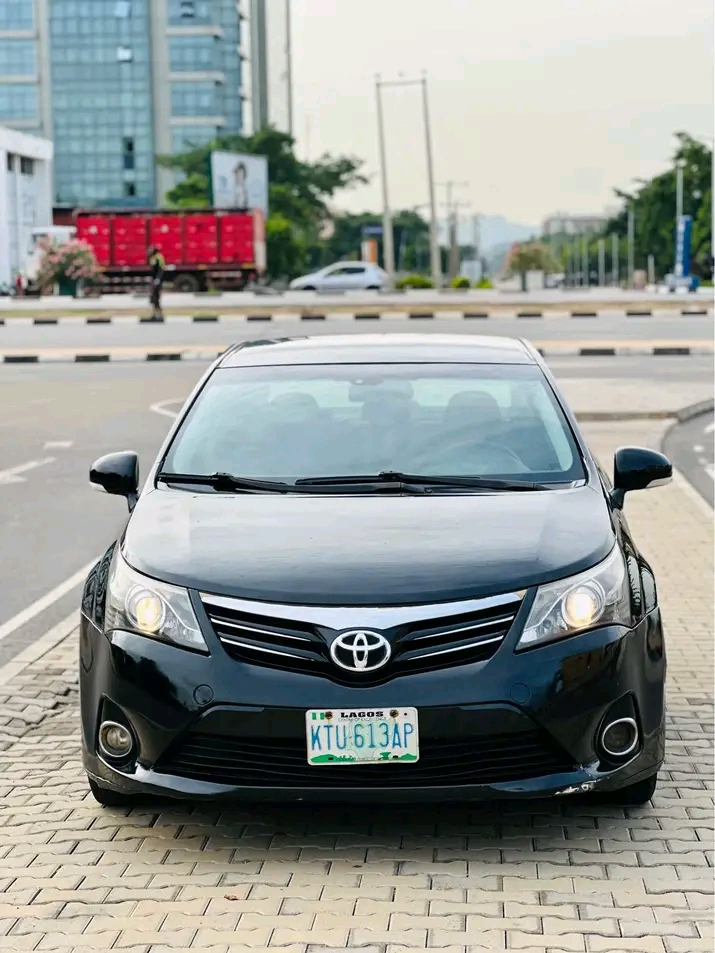 2013 Toyota Avensis โ photo 1