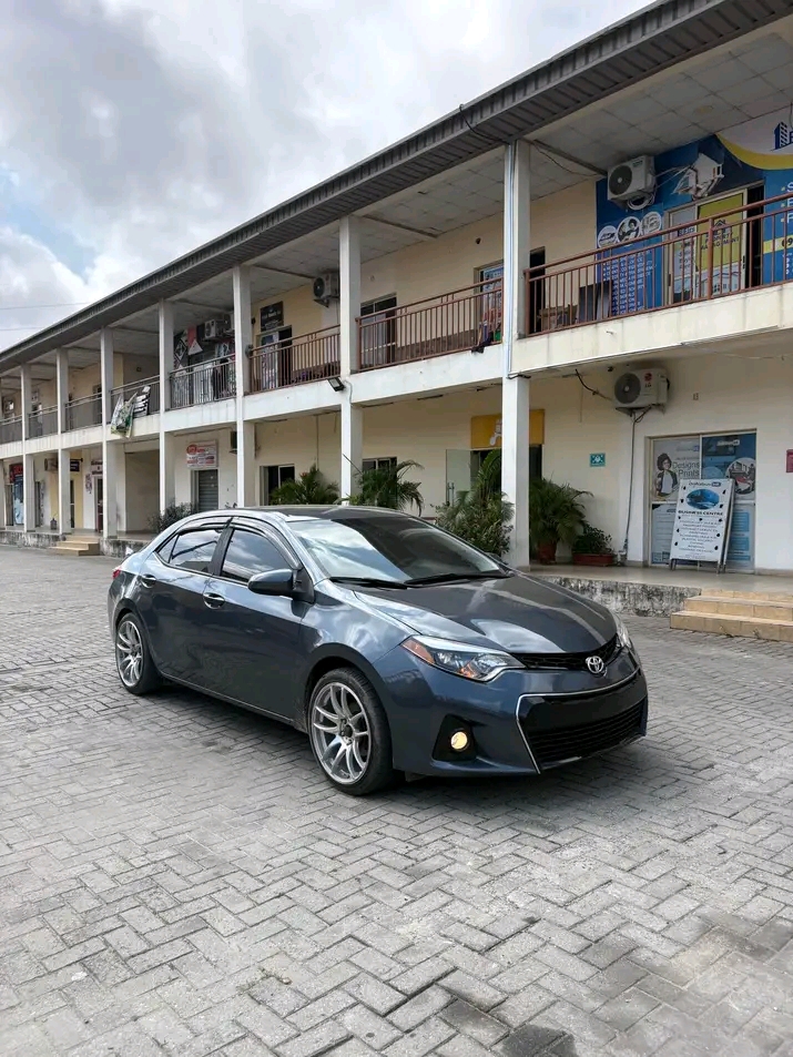2016 Toyota Corolla Sport โ photo 1