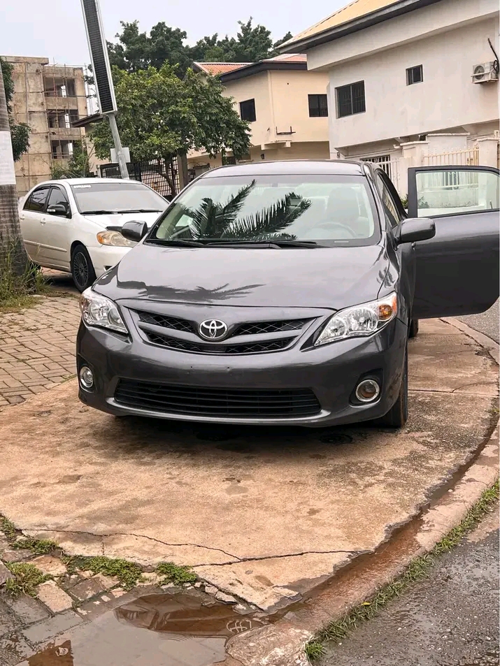2012 Toyota Corolla โ photo 1