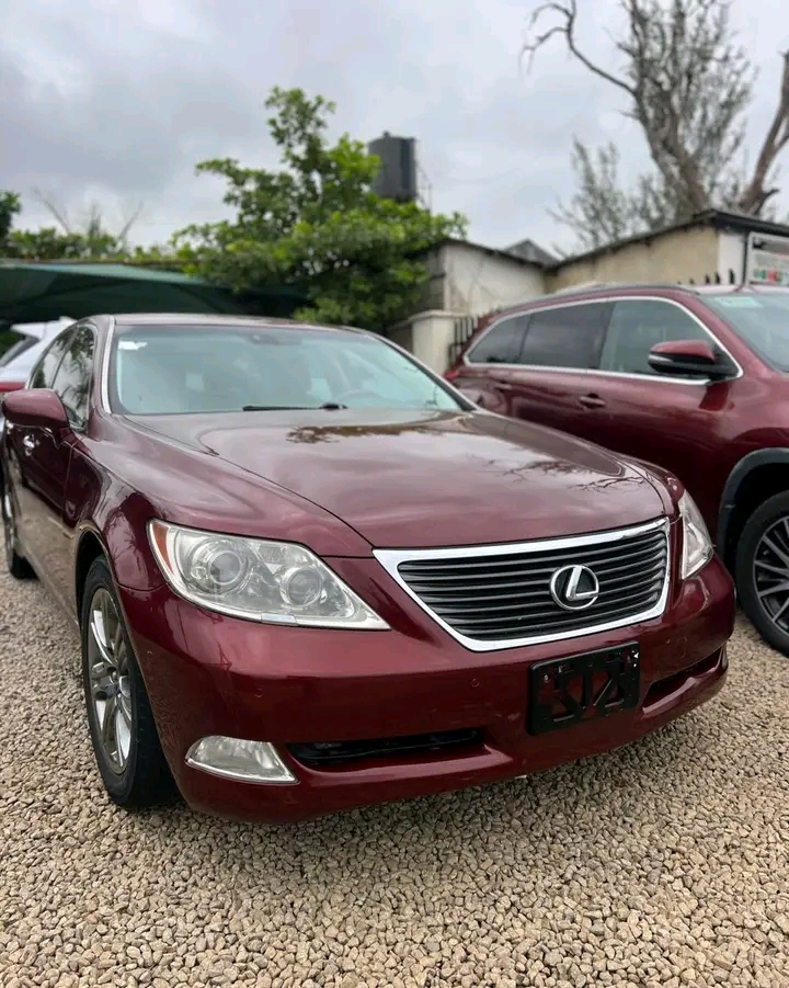 2008 Lexus LS460 โ photo 1