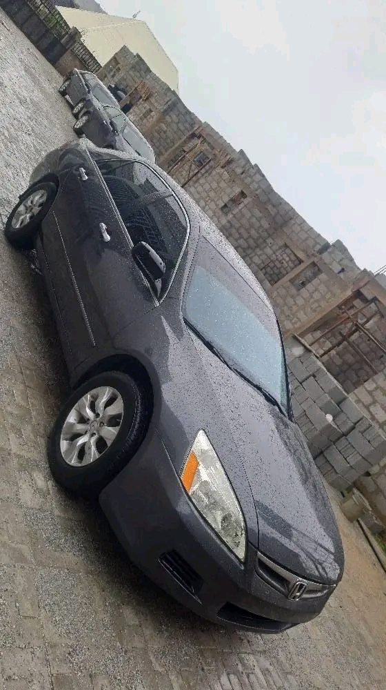 Honda Accord — photo 1
