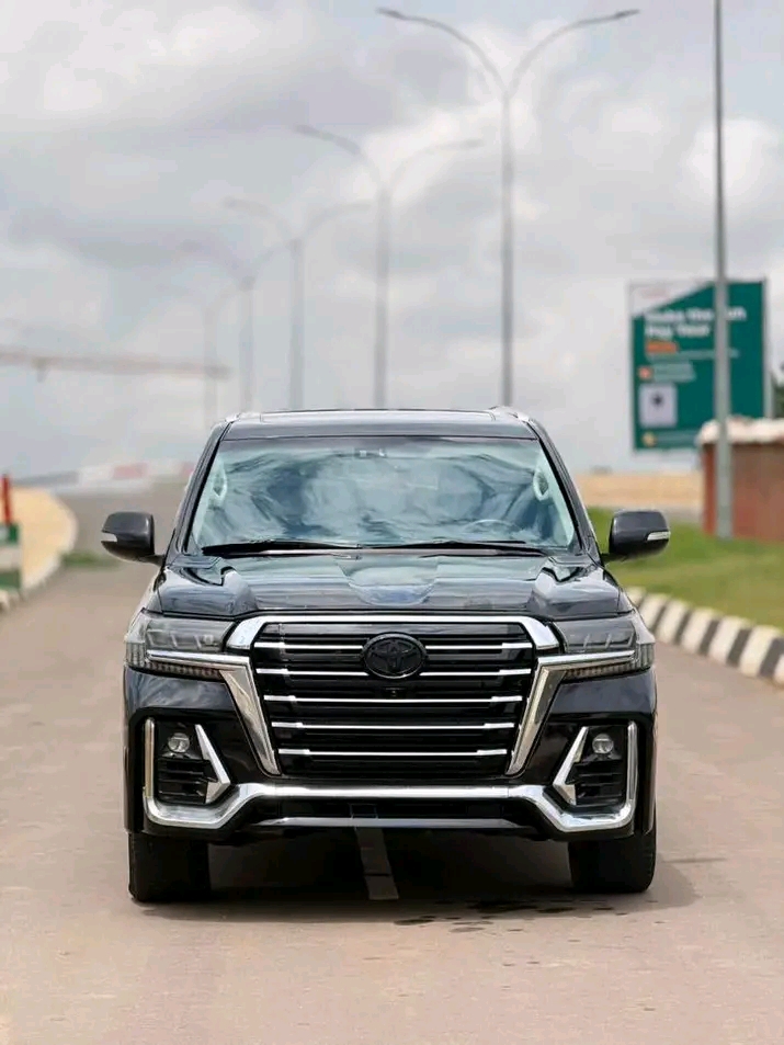 2015 Toyota Land Cruiser โ photo 1
