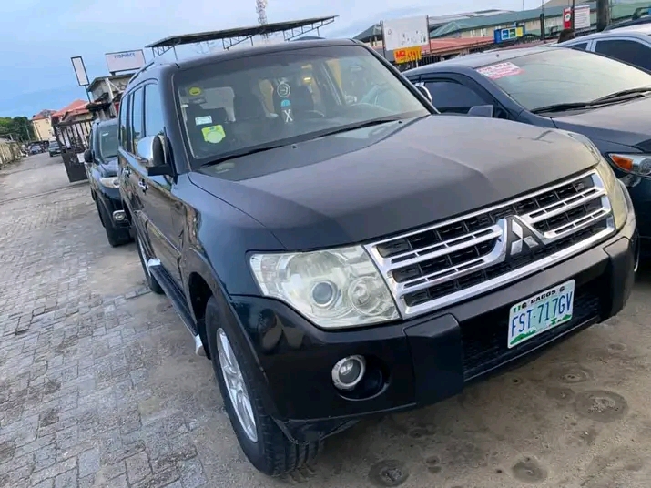 2010 Mitsubishi Pajero โ photo 1