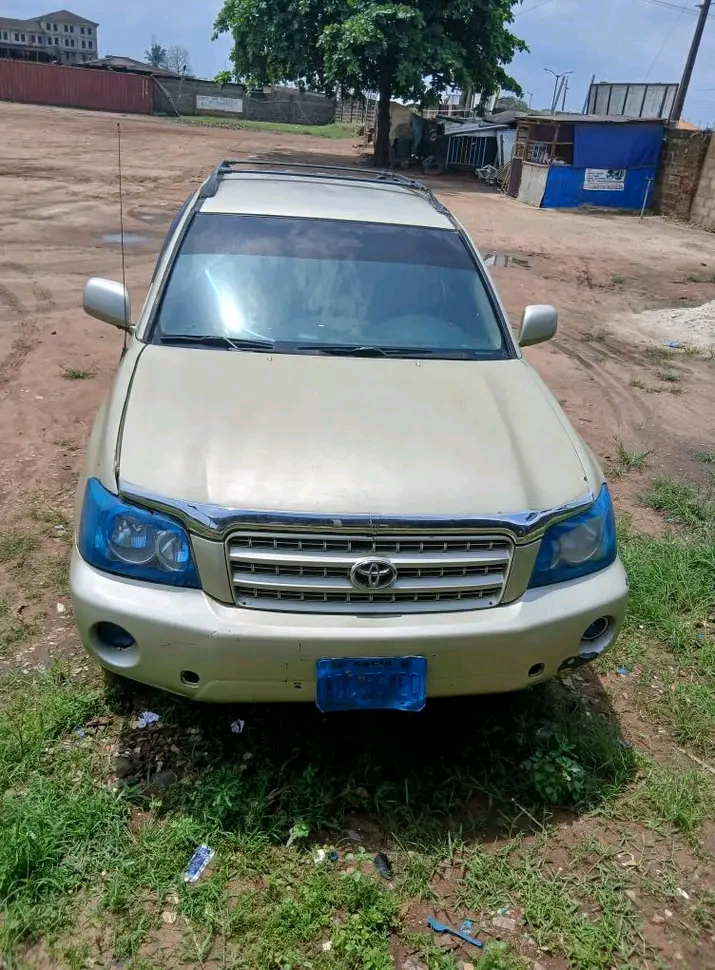 2004 Toyota Highlander โ photo 1