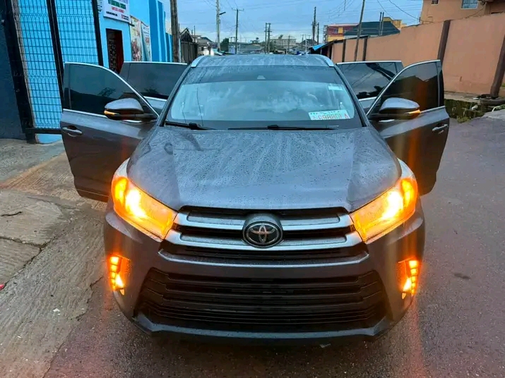 2019 Toyota Highlander โ photo 1