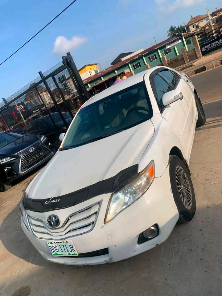 2010 Toyota Camry โ photo 1