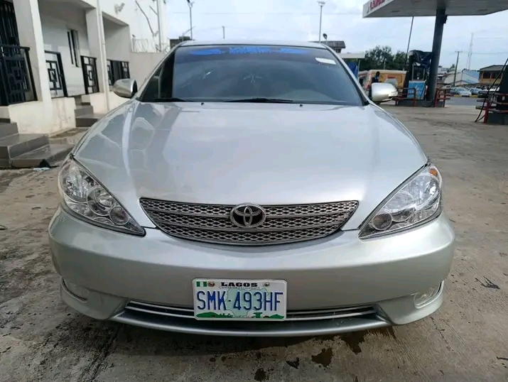 2004 Toyota Camry โ photo 1