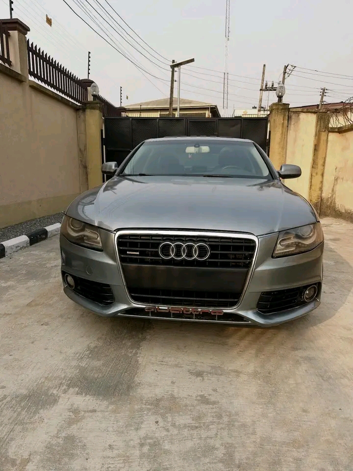 2010 Audi A4 Quattro โ photo 1