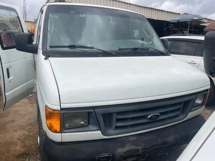 2007 Ford Econoline E250 โ photo 1