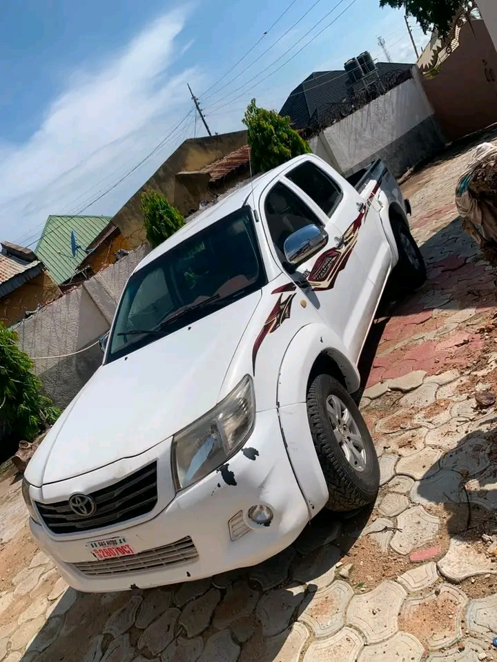 2012 Toyota Hilux โ photo 1