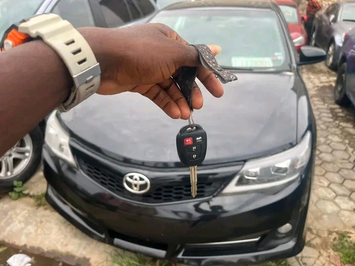 2012 Toyota Camry โ photo 1