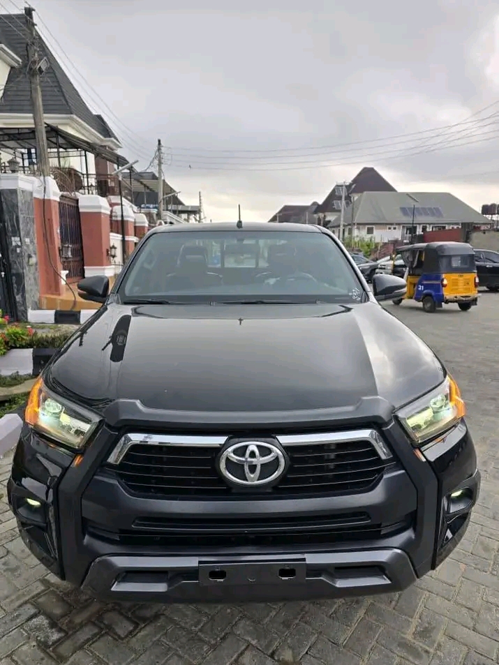 2022 Toyota Hilux โ photo 1