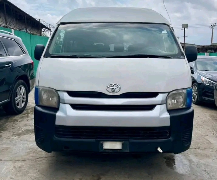 2022 Toyota Hiace Bus