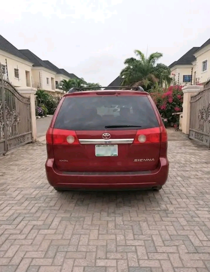 2007 Toyota Sienna โ photo 1